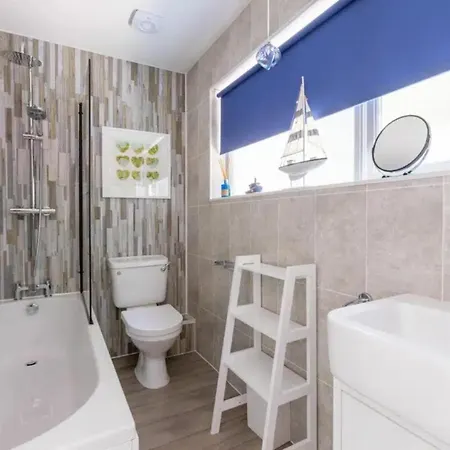 2 Bedrooms Overlooking Little Petherick Creek Exterior foto