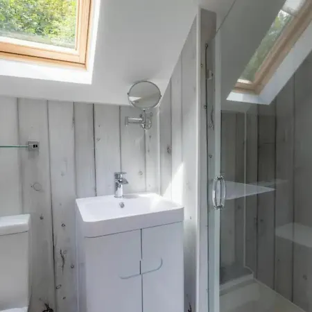2 Bedrooms Overlooking Little Petherick Creek Exterior foto