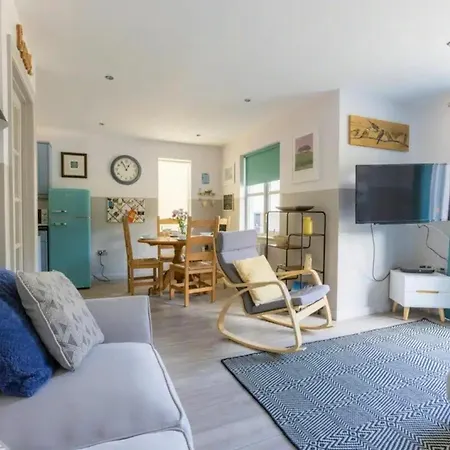2 Bedrooms Overlooking Little Petherick Creek Exterior foto