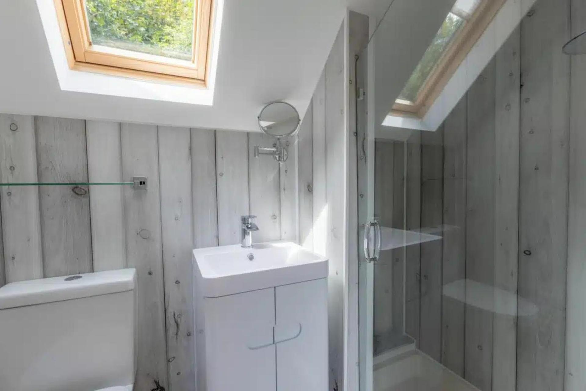 2 Bedrooms Overlooking Creek